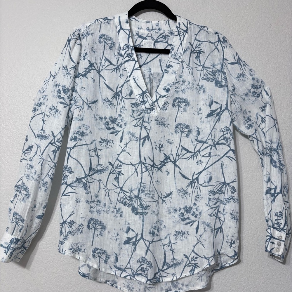 120% Lino White Linen V-Neck LS Tunic with Cornflower Blue Floral Design. EU‎ 42